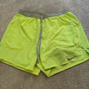 5 inch like new Nike shorts